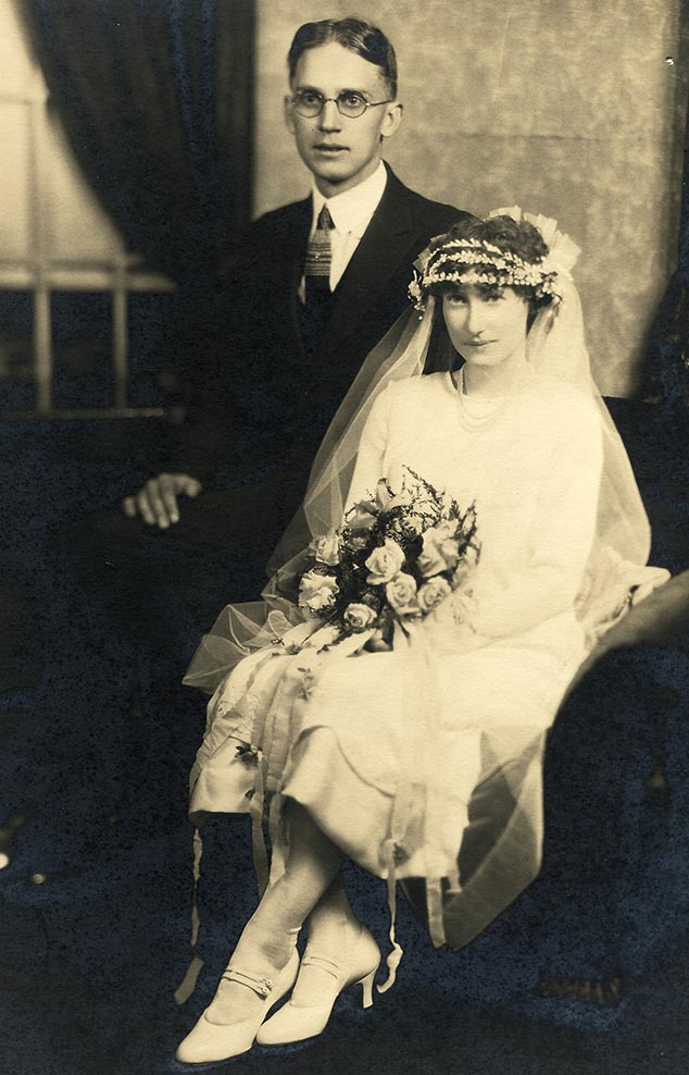 Wedding picture of Marysville couple. VR700.1276
