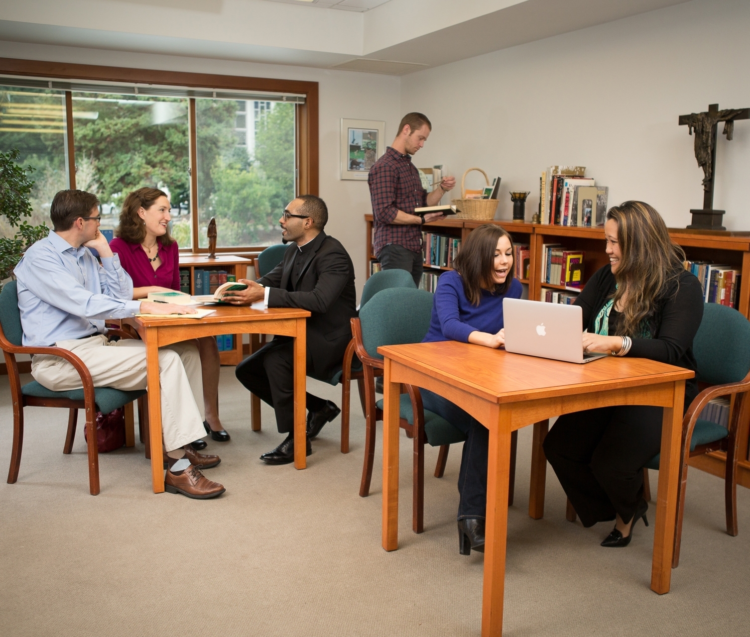 Retreat_Library_Group_I3